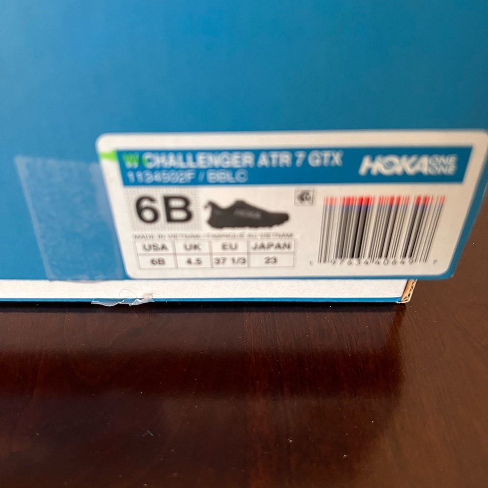 Hoka Challenger ATR 7 GTX in Blue and White